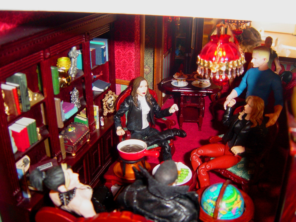 Action figure dollhouse Suzanne Forbes